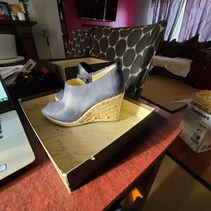 Enzo Angiolini Blue open-toe heels